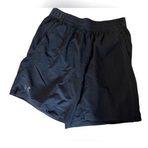 Heatgear Men’s Under Armour Shorts - size L